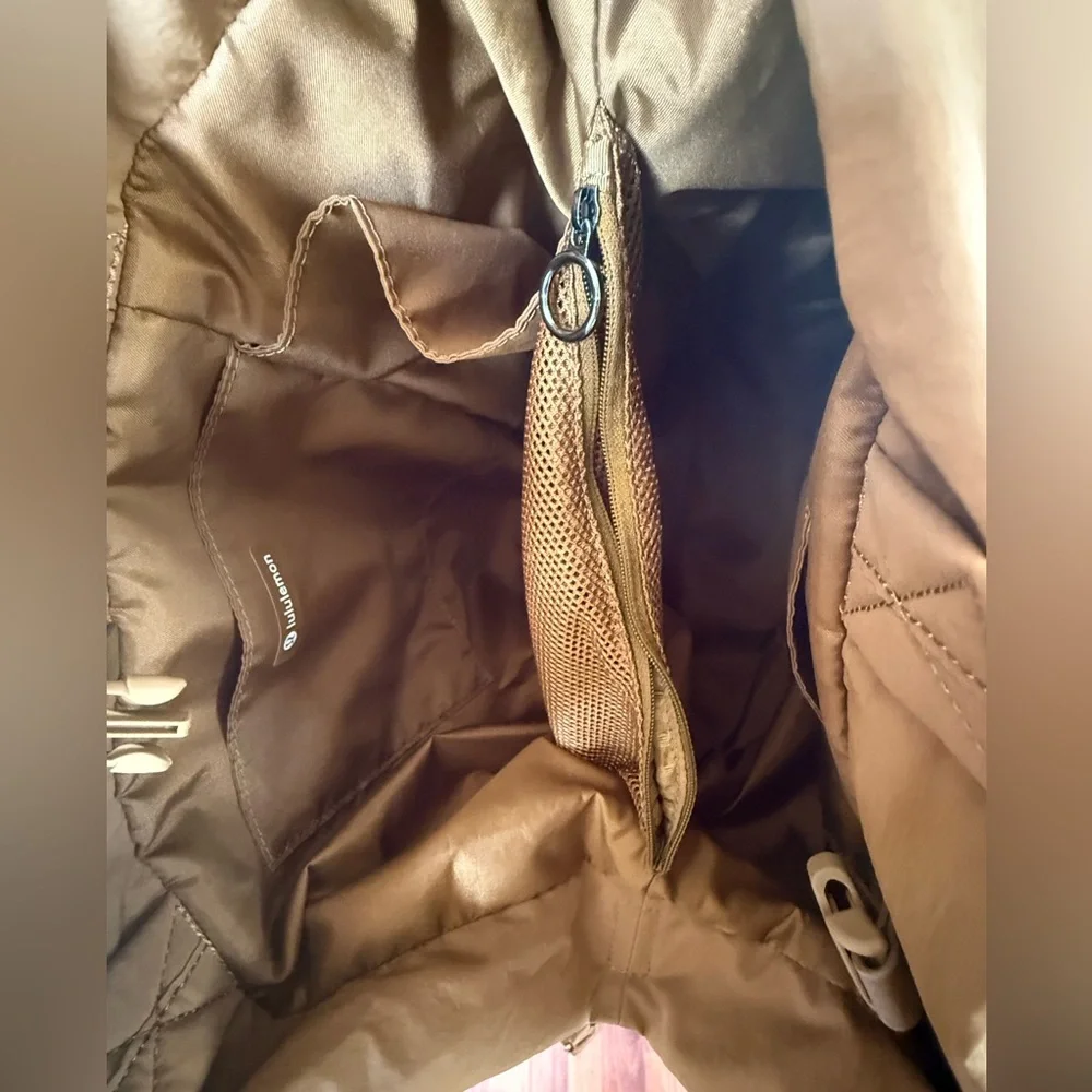 lululemon on my level 2.0 tote bag - Picture 7 of 11